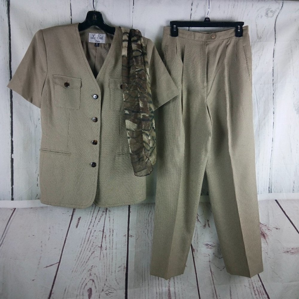 Le Suit Petite Women's Size 10P 4 Button Tan 2pc Pants Suit With Scarf